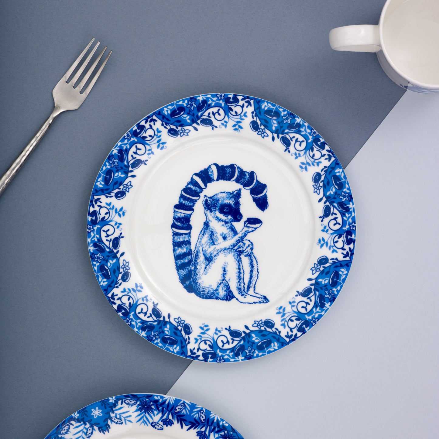 Lemur Willow pattern side plate